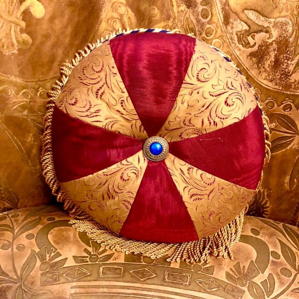 NWT SWEET DREAMS Designer Jewel Tufted 8" Round Accent Pillow Burg\Gold Moire